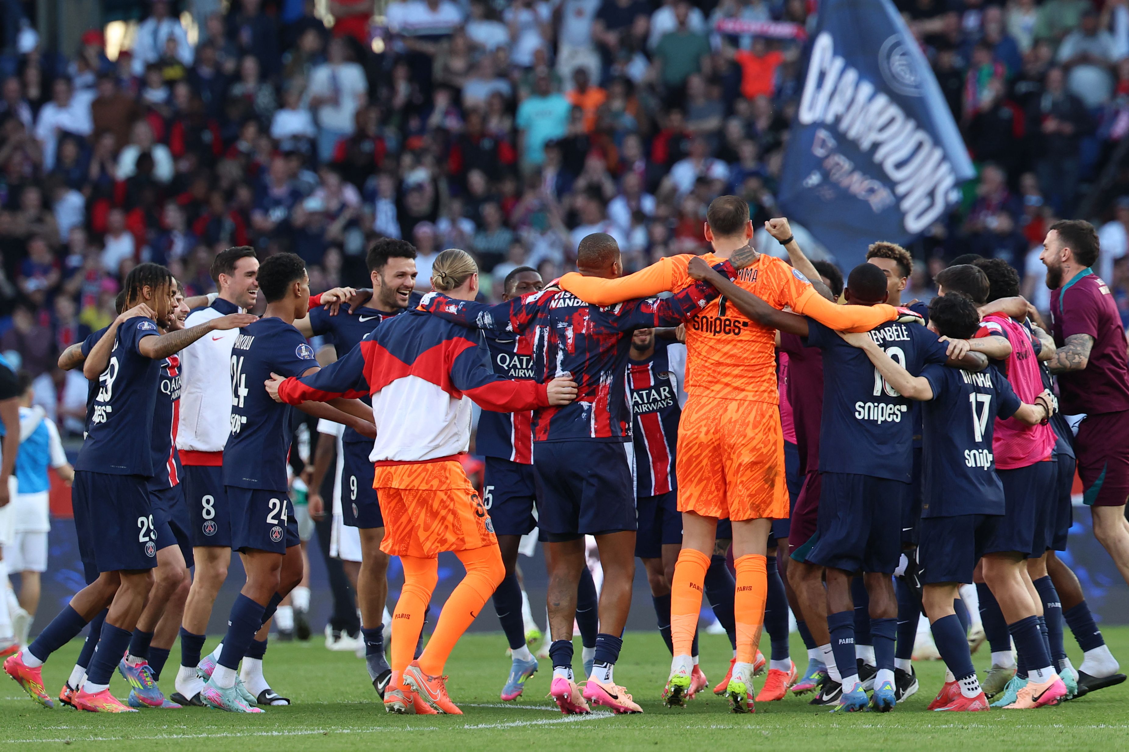 巴黎圣日耳曼连胜欧冠小组赛晋级的简单介绍